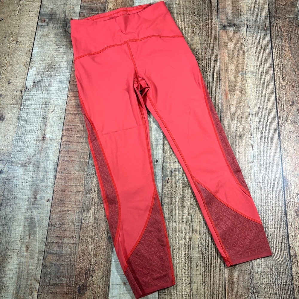 Lululemon Cropped Leggings Size 6 Ruby Red Geometric Mesh Panel High Rise 22"